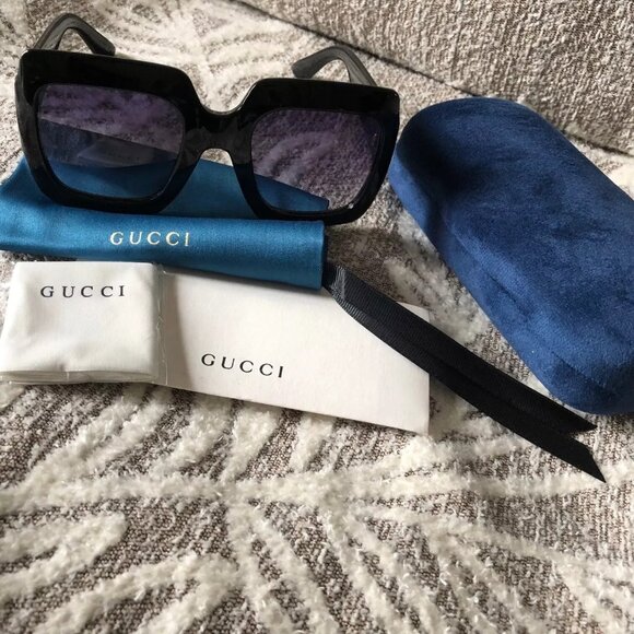 Gucci GG0053S 54mm Oversize Square Sunglasses - Black color like new - Picture 1 of 3